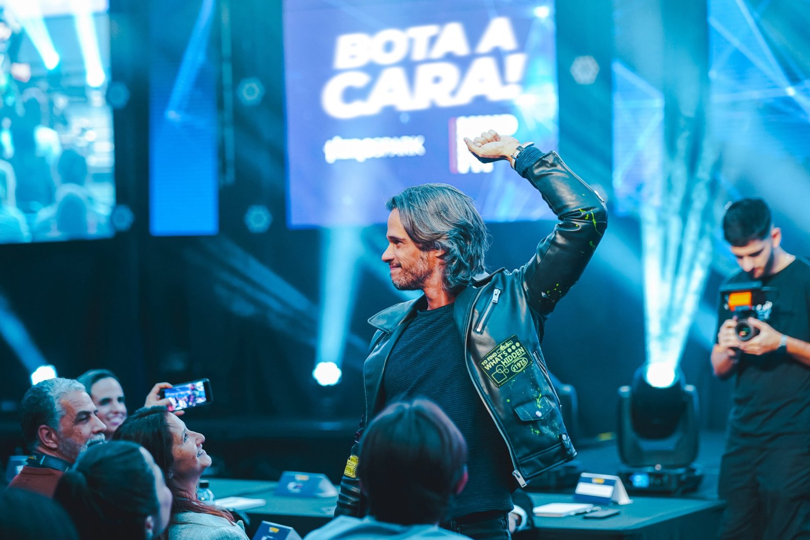 strider-bota-a-cara-scaled-1.jpg